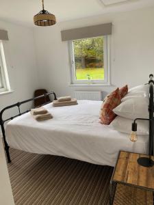 Postel nebo postele na pokoji v ubytování Wheal Rock - Luxury 2 Bed Lodge + 25 fotografií