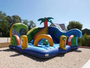 Legeområdet for børn på Camping 3 étoiles - Piscine - efb0gh