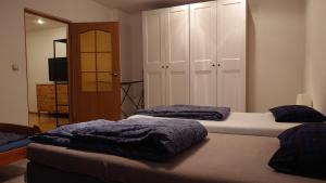 Posteľ alebo postele v izbe v ubytovaní Apartamenty nad Stonehenge