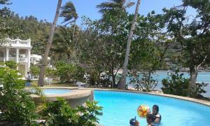 The swimming pool at or close to Blue Crystal Beach Resort
