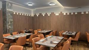a dining room with tables and chairs in a restaurant at Hotel Ristorante Wada in Malo