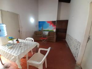a living room with a white table and chairs at Quintana in Asunción