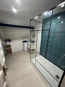 Koupelna v ubytování Le Bleu d 'Audinghen + 22 fotografií