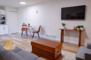 Телевизор и/или развлекательный центр в The Vida 1 Bed Pet-Friendly