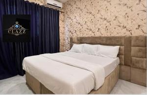 Postel nebo postele na pokoji v ubytování CLAZZ Hotel & Lounge