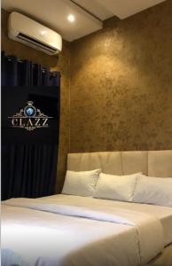 Postel nebo postele na pokoji v ubytování CLAZZ Hotel & Lounge