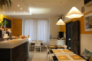 Et opholdsområde på Happy Hotel Atelier Gardone Vittoriale