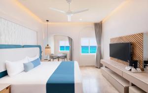 TV a/nebo společenská místnost v ubytování GR Solaris Caribe - All Inclusive