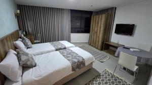 Ένα ή περισσότερα κρεβάτια σε δωμάτιο στο Jerusalem View Hotel