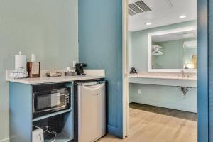 a kitchen with a sink and a microwave at Beachside Inn in Destin