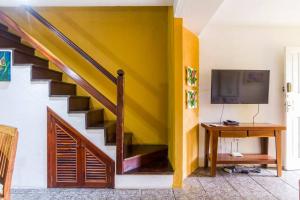Μια τηλεόραση ή/και κέντρο ψυχαγωγίας στο Casa Bromélia, a 15 minutos a pé do centro histórico! +9 φωτογραφίες