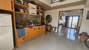 Cucina o angolo cottura di Serene Escape in Porto Madeira