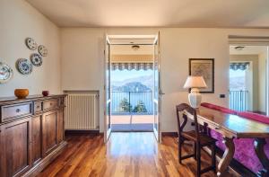Fotografie z fotogalerie ubytování Luxury Apartment with lake view near Varenna v destinaci Fiumelatte