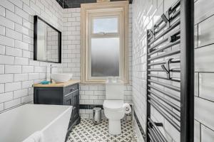 Koupelna v ubytování GuestReady - Stylish home in Manchester
