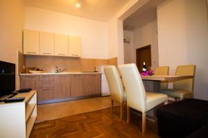 a kitchen with a table and chairs in a room at Apartmani i sobe Grga in Starigrad