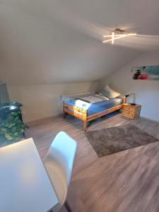 Postel nebo postele na pokoji v ubytování Ferienwohnung Saarschleife