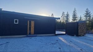 New lake view cottage with Sauna v zimě