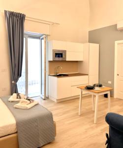 Η κουζίνα ή μικρή κουζίνα στο LIANA BLUE HOME - Torre Annunziata