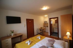 a bedroom with a bed with towels on it at Dolce Mare Apartmani in Pakoštane