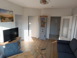 a living room with a couch and a table at Ostseemeerchen in Zingst