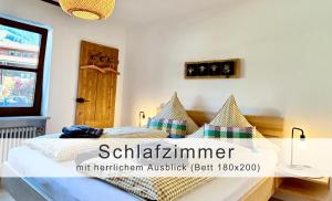 Voodi või voodid majutusasutuse FeWo "Fräulein-Fink" bei Oberstaufen im Allgäu - Alpsee 5 Min - neue großzügige Südterrasse mit Garten - gratis WLAN - Waschmaschine - Garage mit Wallbox toas +32 fotot