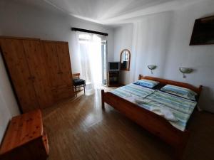 a bedroom with a large bed in a room at Rooms Vid&Rok in Mošćenička Draga