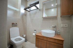 Koupelna v ubytování Luxury Villas in Alazani Valley Residence