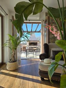 Χώρος καθιστικού στο Prestigious stone villa Smokvica with vineyard, heated pool, jacuzzi, gym and sea view