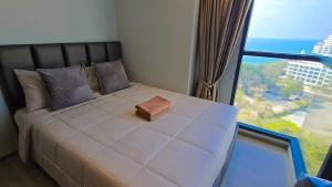 Ένα ή περισσότερα κρεβάτια σε δωμάτιο στο Luxury 80sqm Beachfront 2 BR Condo with Best Views +23 φωτογραφίες