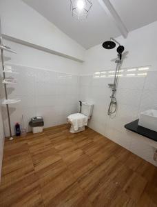 Ένα μπάνιο στο Suan Tha-Thong Homestay at Lo-Yung +8 φωτογραφίες