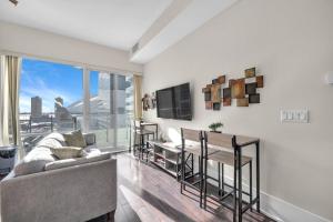 Gallery image of CN Tower View 2 Bed Home Near Rogers Centre, Scotiabank, MTCC in Toronto