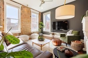 Χώρος καθιστικού στο Luxury 4BR - Washington Park - Walk Everywhere