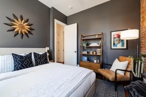 Ένα ή περισσότερα κρεβάτια σε δωμάτιο στο Luxury 4BR - Washington Park - Walk Everywhere