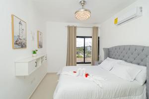 Ένα ή περισσότερα κρεβάτια σε δωμάτιο στο Serene 2-Bedroom Coastal Retreat in Bayahibe +38 φωτογραφίες