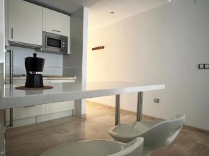Kuchyňa alebo kuchynka v ubytovaní Suite Apartment City Center - Aloha Sevilla