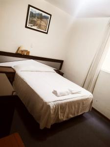 Postel nebo postele na pokoji v ubytování Hostal LATlNO + 2 fotografie