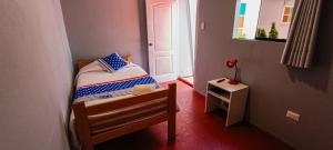 Postel nebo postele na pokoji v ubytování Les Sorciers ooo