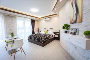 A bed or beds in a room at Németh Apartmanok