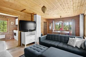 โทรทัศน์และ/หรือระบบความบันเทิงของ Cottage w Wilderness Feeling 20 min from airport +27 ภาพ