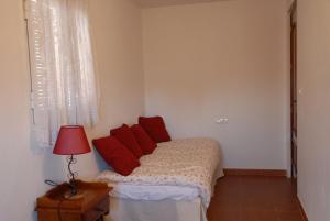 A bed or beds in a room at Finca Horno de Cal