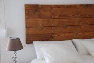 A bed or beds in a room at Finca Horno de Cal