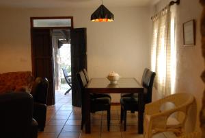 A seating area at Finca Horno de Cal