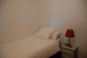 A bed or beds in a room at Finca Horno de Cal