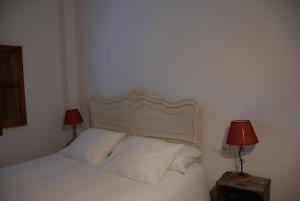 A bed or beds in a room at Finca Horno de Cal