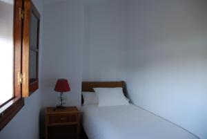 A bed or beds in a room at Finca Horno de Cal