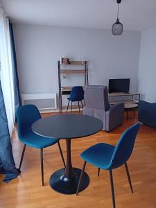 Μια τηλεόραση ή/και κέντρο ψυχαγωγίας στο FORUM 134, 36 m2 en plein centre ville