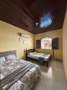 a bedroom with two beds and a window at Paraíso no Chapéu Virado in Belém +40 photos
