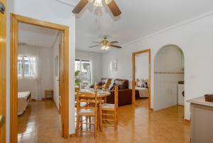 Posezení v ubytování Cozy central flat in Torrevieja 20min to Beach + 19 fotografií