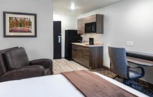 Kuchyň nebo kuchyňský kout v ubytování My Place Hotel-Wenatchee, WA
