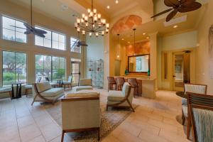 Posezení v ubytování Luxury Fully Furnished Apartments by NASA and Kemah Boardwalk